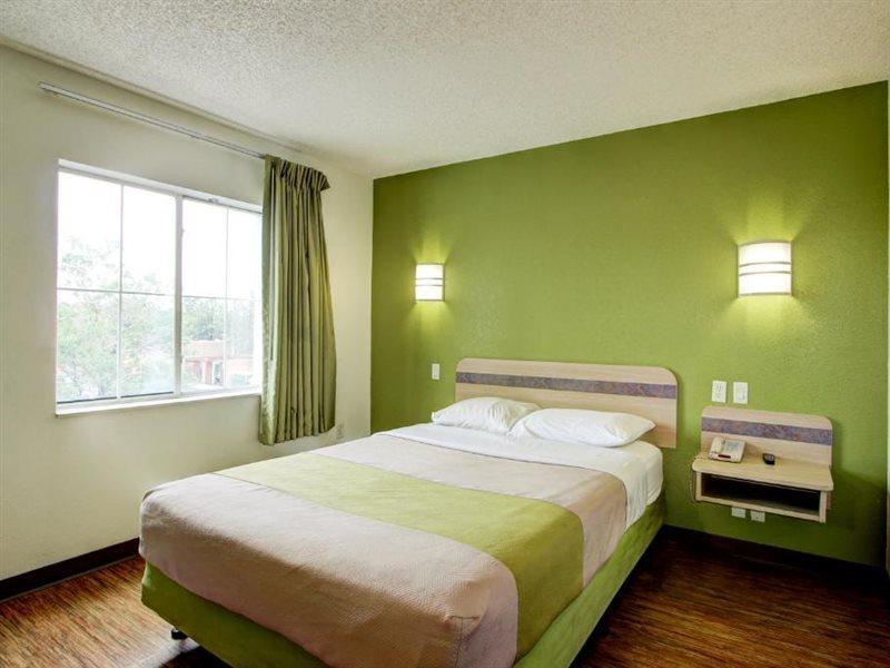Super 8 By Wyndham East 2* Aurora