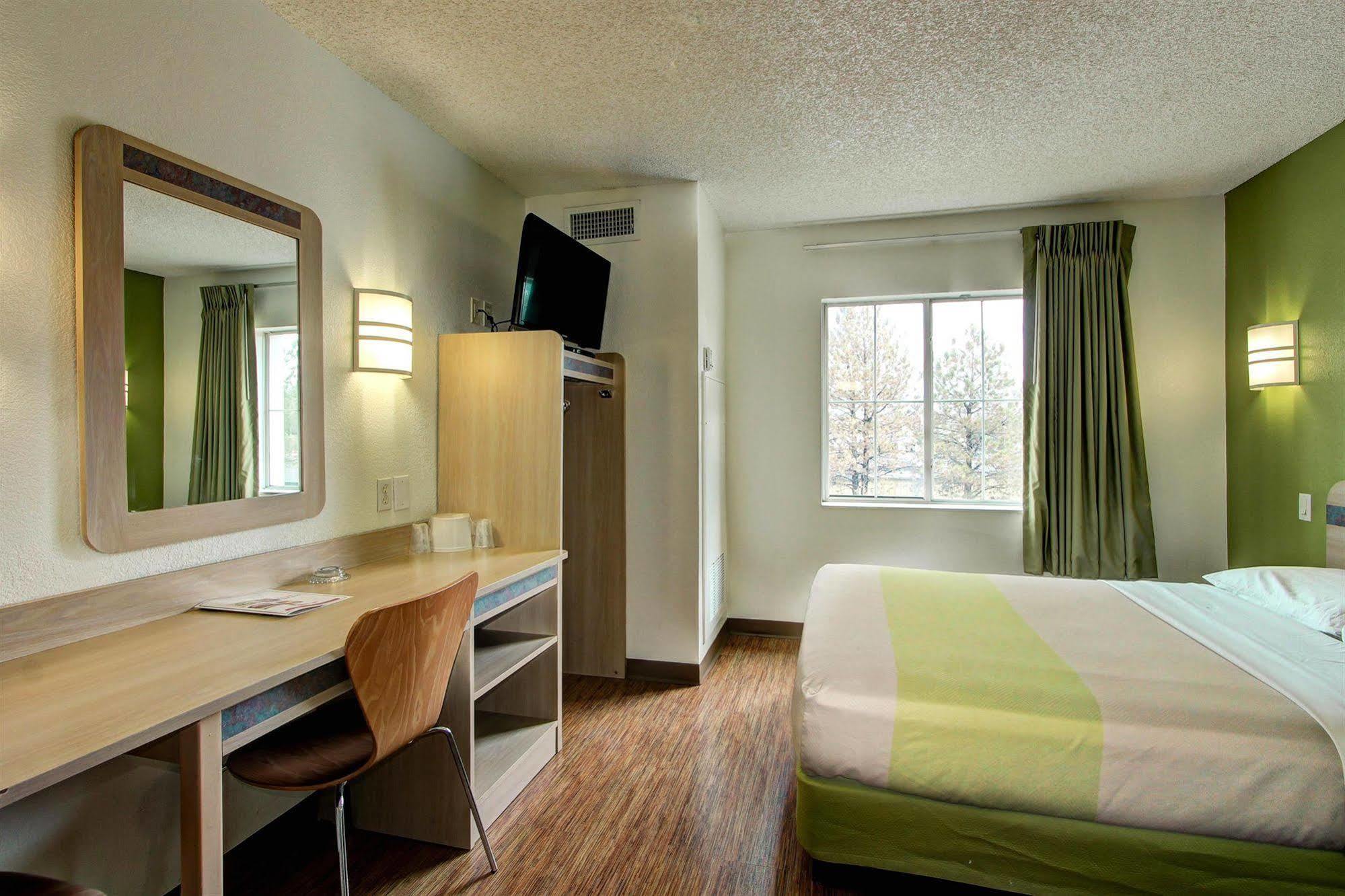 Penginapan Super 8 By Wyndham East Aurora